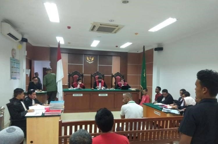 Evidence: SKANDAL "DOKTER" PERKARA: OKNUM JAKSA BATAM DIDUGA SELUNDUPKAN BB SABU KE DAKWAAN GANJA!