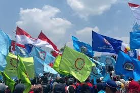 Evidence: BURUH BATAM "KEPUNG" ENGKU PUTRI DI TENGAH KURS RP17.350: INVESTASI TRILIUNAN BP BATAM DIPERTANYAKAN—REMPANG MASIH "PENDING", LIMBAH AS TERUS DATANG!