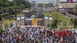 Evidence: GEDUNG DPR RI DI- "LOCKDOWN" 6.678 APARAT GABUNGAN: MAY DAY 2026 MASUK STATUS HIGH—DEMOKRASI ATAU REPRESI DIGITAL?